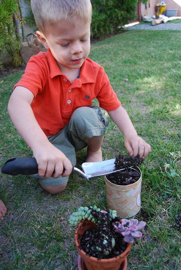 children-safe-gardening