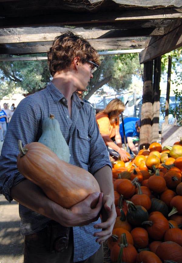 matthew-gray-gubler-picking-pumpkins