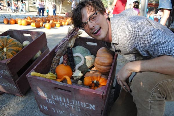 matthew-gray-gubler-pumpkin-picking