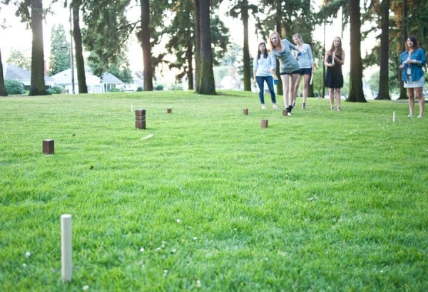 playing-kubb-girls