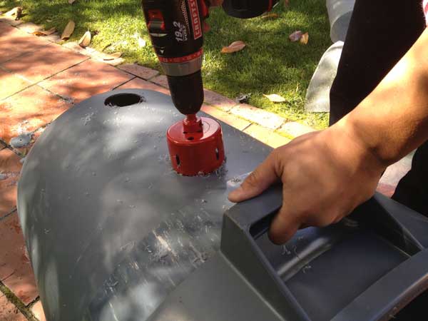 hole-saw-cutting