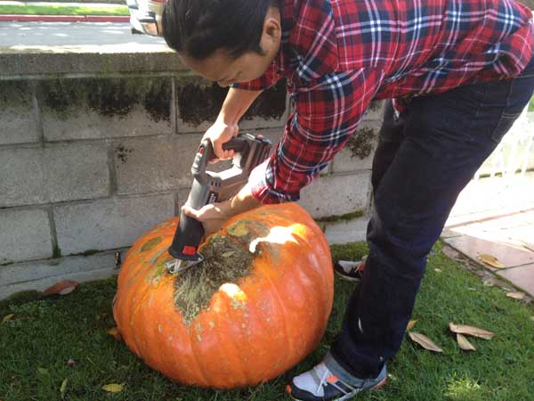 timothy-cutting-pumpkin