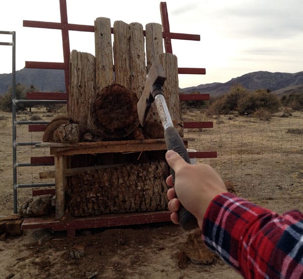 how to throw a small throwing axe