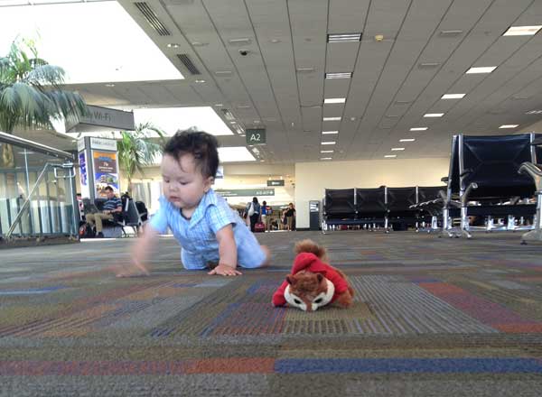 baby-crawling-airport