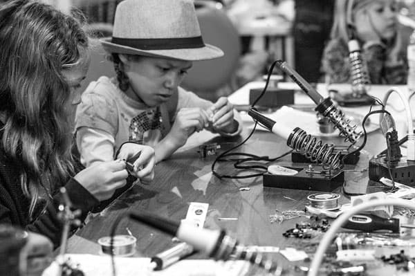girls-soldering