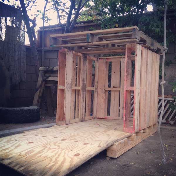 small-pallet-playhouse