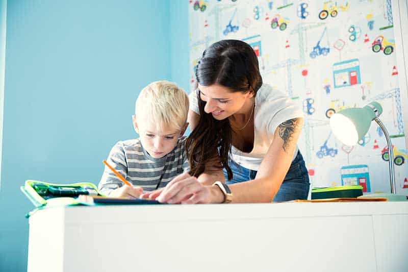 Motherdesk. Homeschool idea. Как помочь маме с финансами. Mother helping son. Does your son