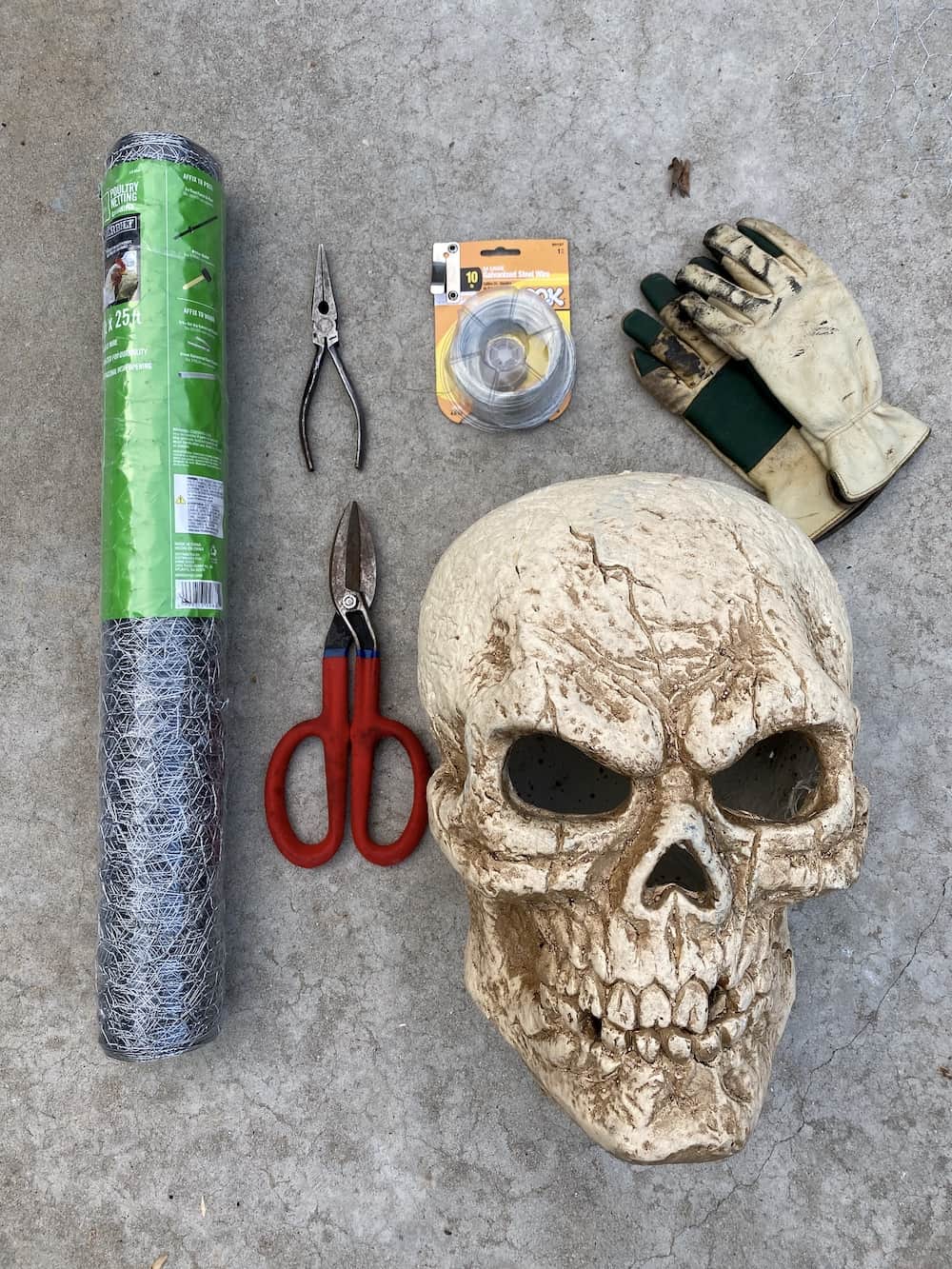 tools and materials to make chicken wire ghost