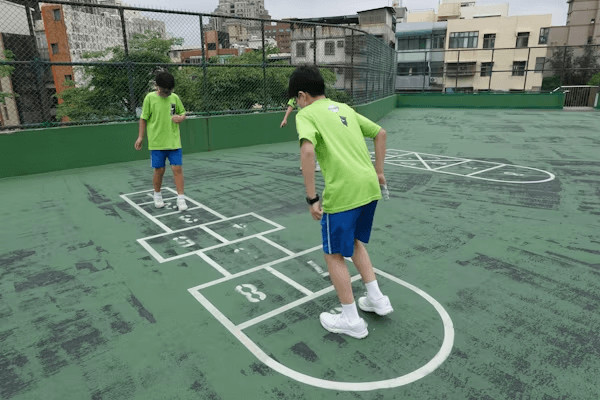 Children on tennis court illustrating brain-boosting exercise