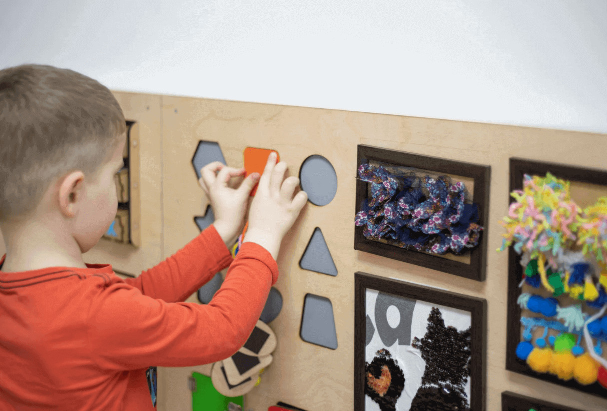 Magnetic play wall