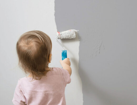 children painting