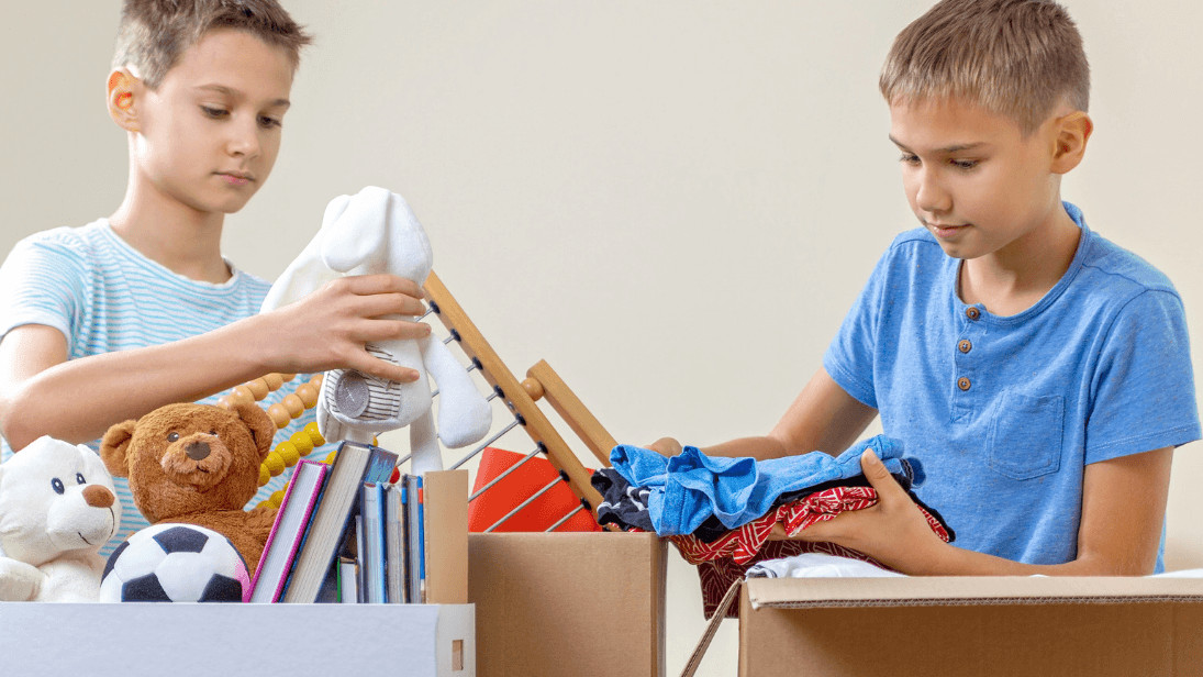 Kids help declutter